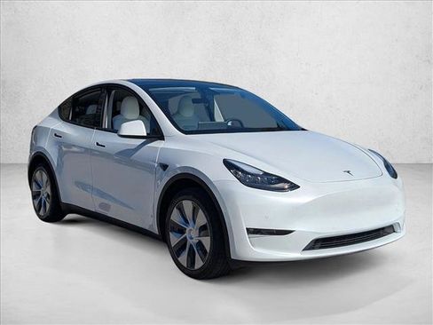 Used 2021 Tesla Model Y Long Range image 3