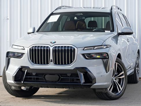 Used 2023 BMW X7 xDrive40i w/ M Sport Package image 3