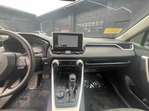 Used 2025 Toyota RAV4 XLE AWD/4WD image 34