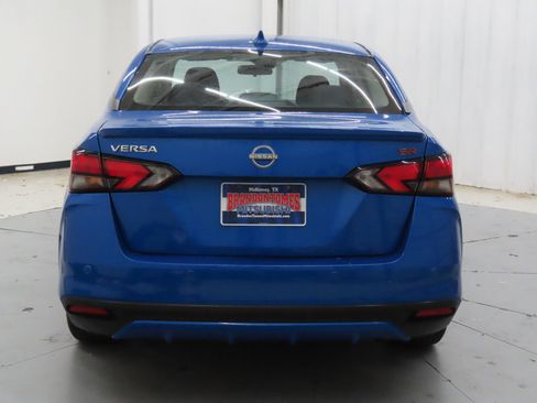 Used 2024 Nissan Versa SR FWD image 4