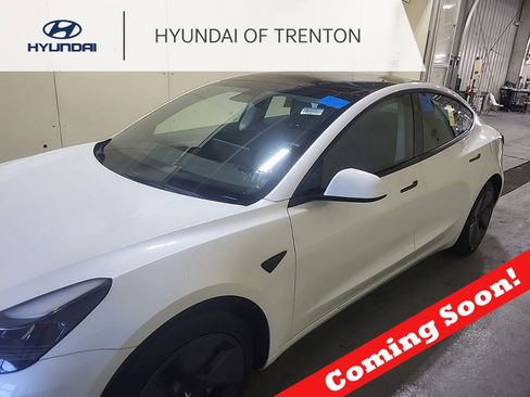 Used 2023 Tesla Model 3 Standard Range image 1