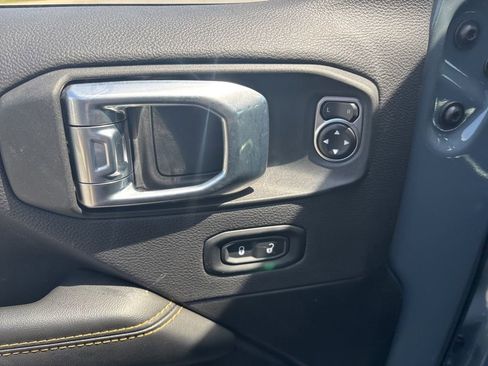 Used 2024 Jeep Wrangler Unlimited Sahara AWD/4WD image 9