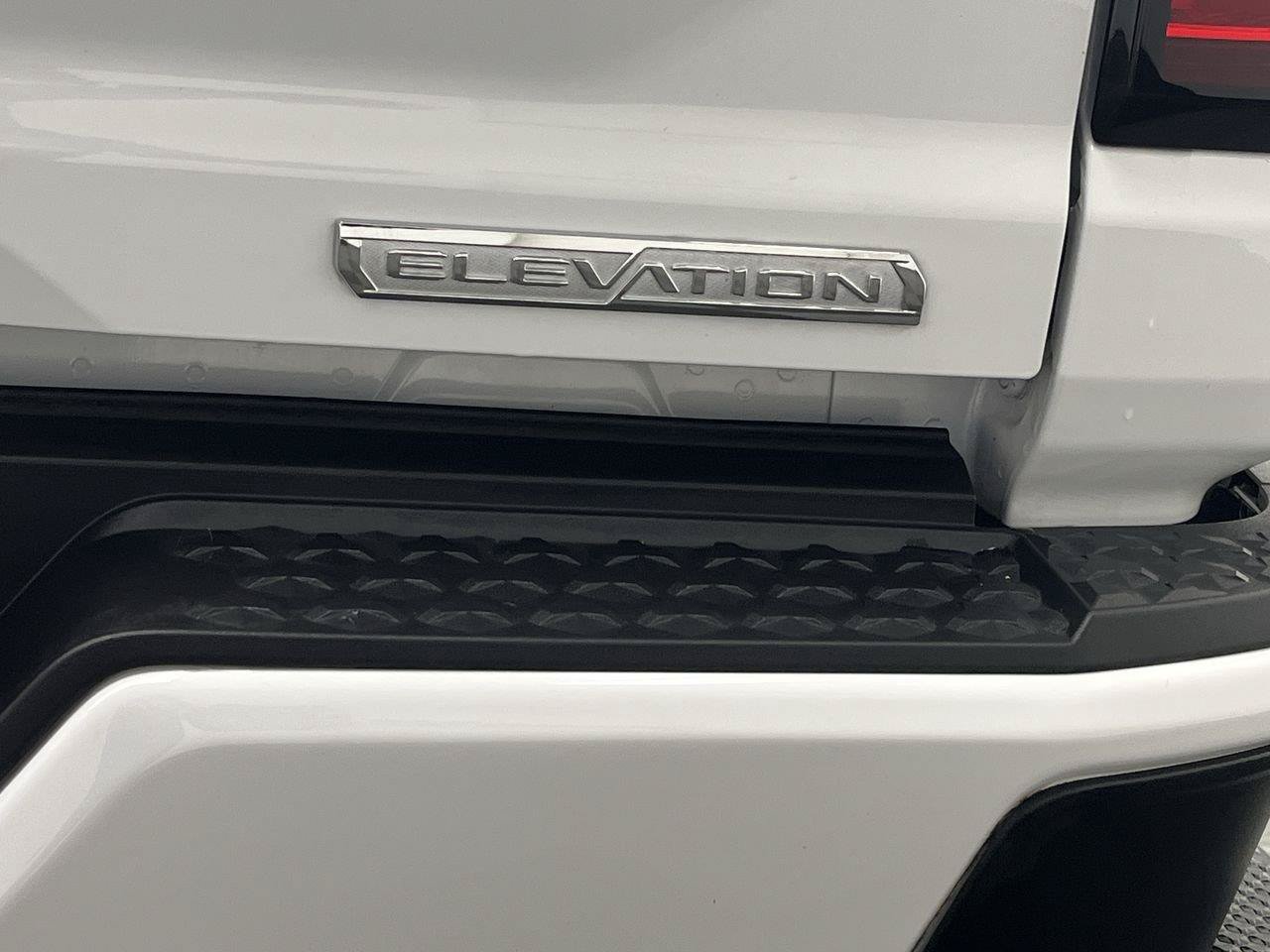 Used 2024 GMC Canyon Elevation w/ Elevation Premium Package AWD/4WD image 9
