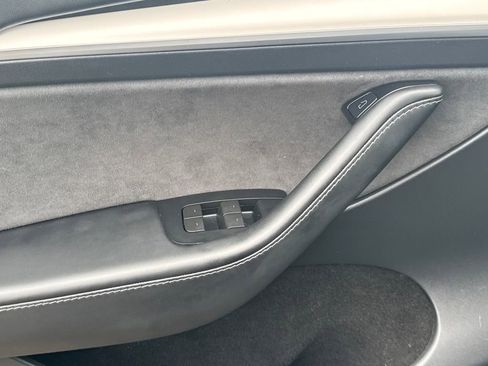 Used 2024 Tesla Model Y Performance image 29