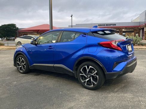 Used 2019 Toyota C-HR XLE image 4