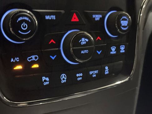 Used 2021 Jeep Grand Cherokee Laredo w/ Security & Convenience Group image 16