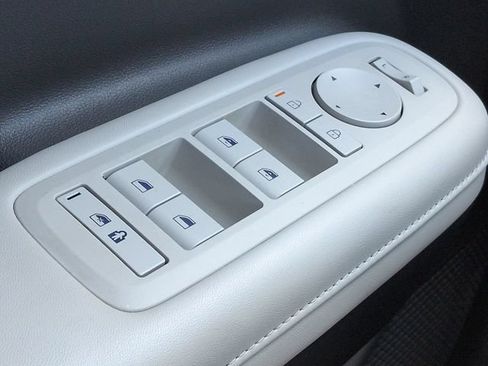 Used 2025 Hyundai Santa Fe SEL FWD image 23