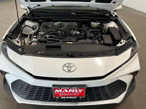 Used 2025 Toyota Camry SE FWD image 9