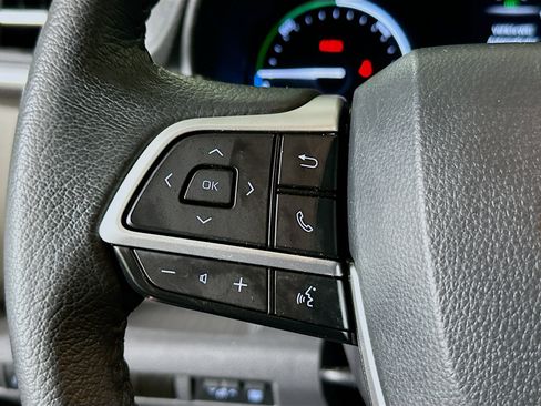 Used 2024 Toyota Sienna XLE FWD image 16