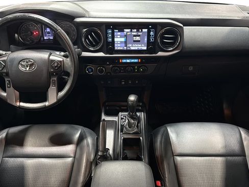 Used 2018 Toyota Tacoma SR5 AWD/4WD image 18