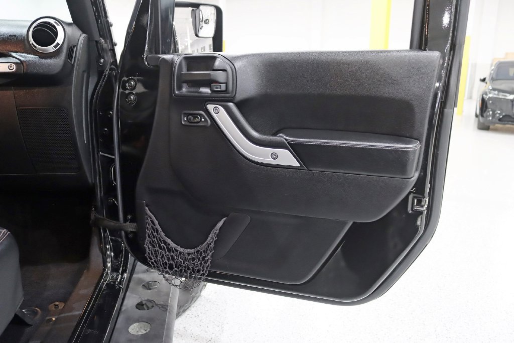 Used 2016 Jeep Wrangler Unlimited Rubicon AWD/4WD image 32