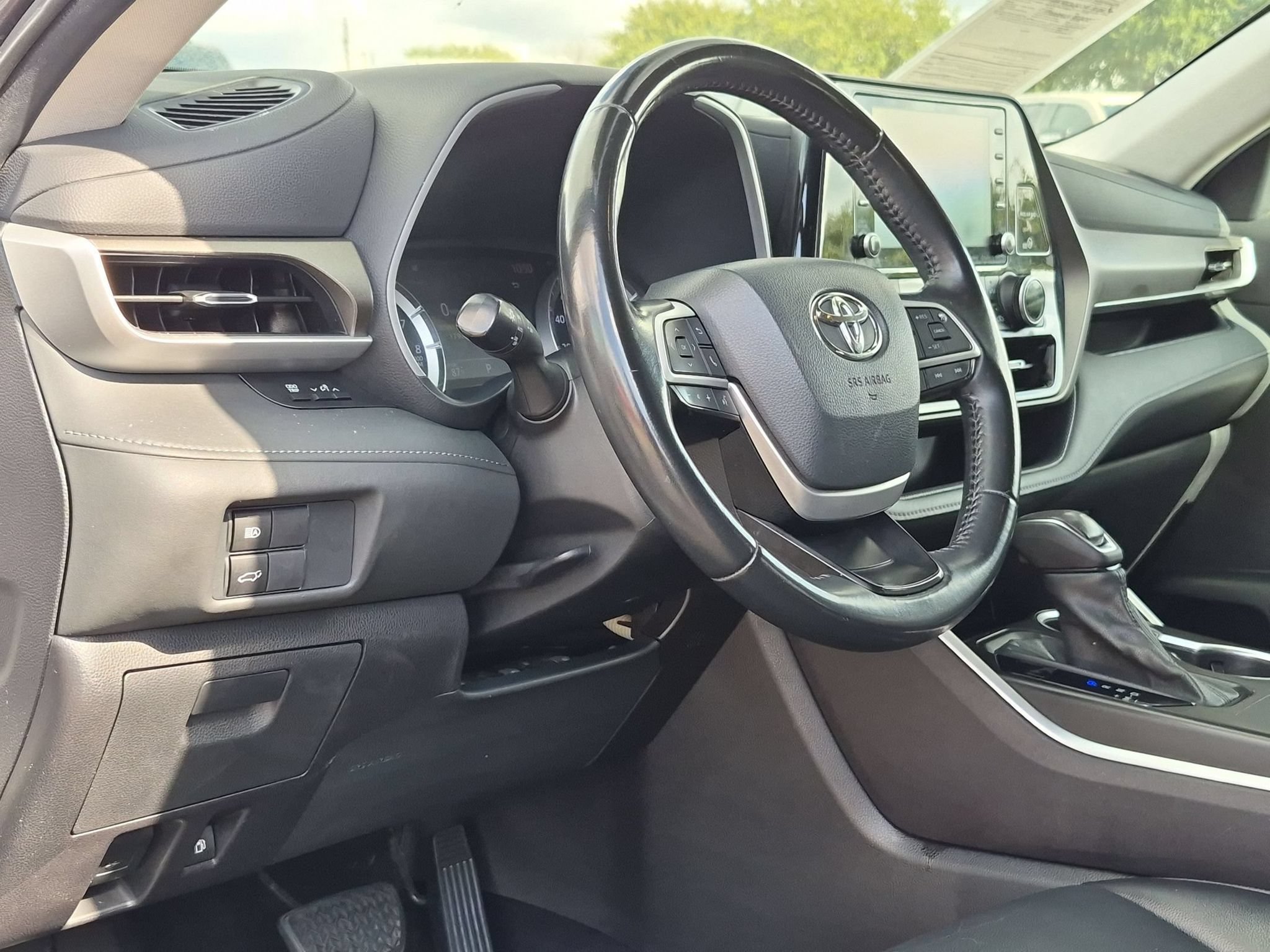 Used 2022 Toyota Highlander XLE FWD image 10