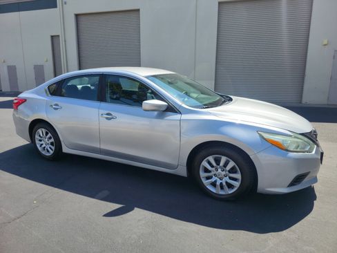 Used 2016 Nissan Altima 2.5 S w/ Power Driver Seat Package FWD image 5