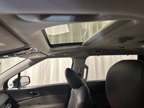 New 2026 Kia Carnival SX FWD image 22