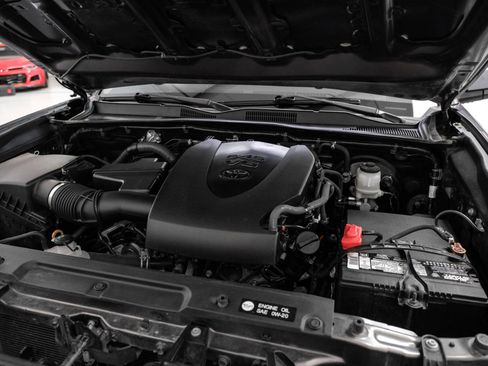 Used 2017 Toyota Tacoma SR5 image 43