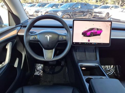 Used 2023 Tesla Model Y 2WD image 11