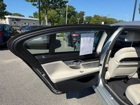 Used 2017 BMW 740i xDrive AWD/4WD image 17