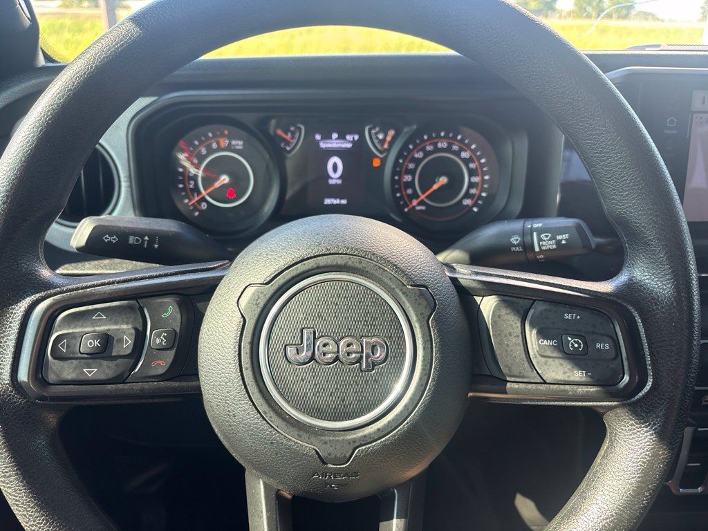 Used 2025 Jeep Gladiator Sport AWD/4WD image 13