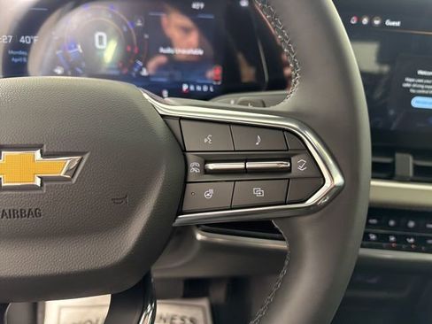 New 2026 Chevrolet Equinox LT w/ Convenience Package II FWD image 32