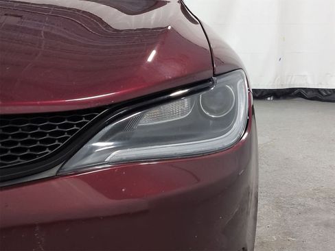 Used 2015 Chrysler 200 S w/ Comfort Group image 11