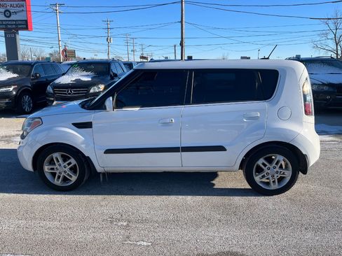 Used 2010 Kia Soul + w/ Audio Pkg image 2