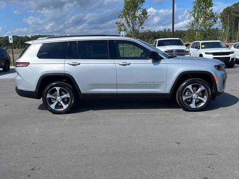 New 2026 Jeep Grand Cherokee L Limited w/ Luxury Tech Group II AWD/4WD image 8