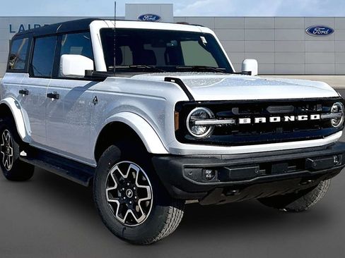 New 2026 Ford Bronco Outer Banks AWD/4WD image 2