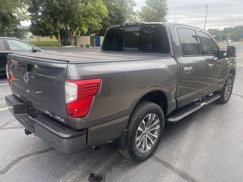 Used 2017 Nissan Titan SL AWD/4WD image 5