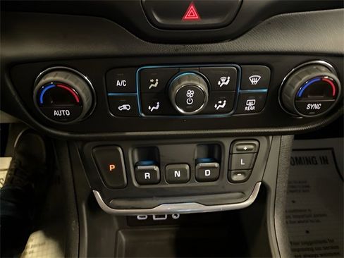 Used 2018 GMC Terrain SLT w/ Preferred Package image 20