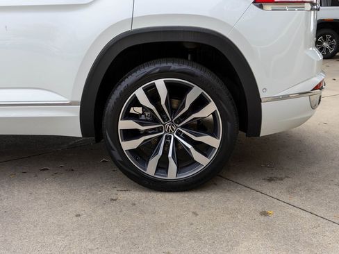 Used 2022 Volkswagen Atlas Cross Sport SEL Premium R-Line image 33