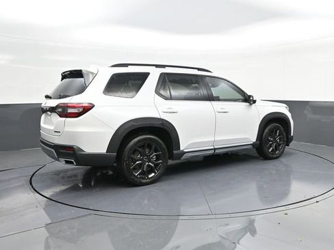 New 2025 Honda Pilot Touring image 14