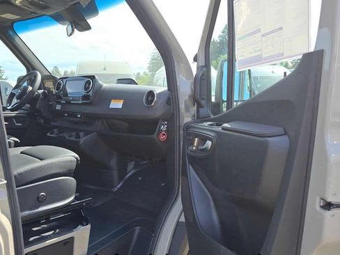 Used 2026 Mercedes-Benz Sprinter 2500 image 10