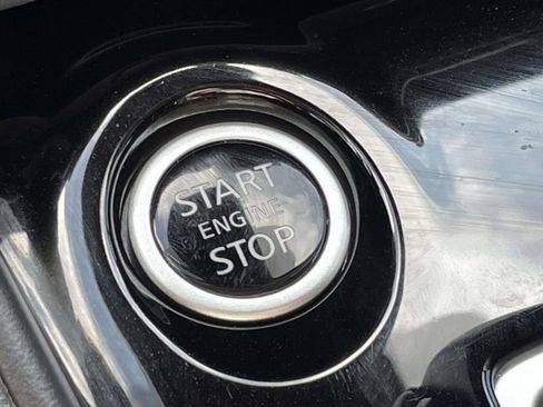 Used 2025 Nissan Versa SV image 28