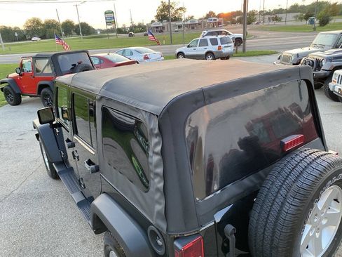 Used 2018 Jeep Wrangler Unlimited Sport S AWD/4WD image 38
