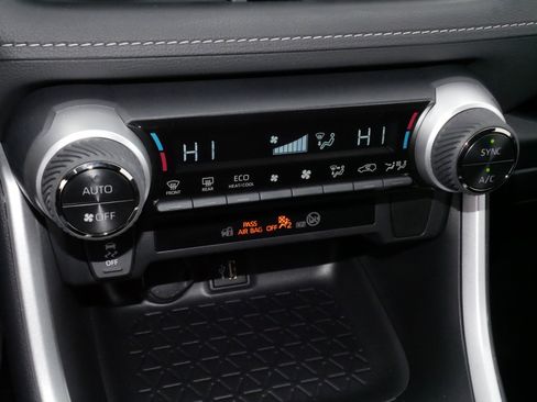 Certified 2025 Toyota RAV4 LE image 23