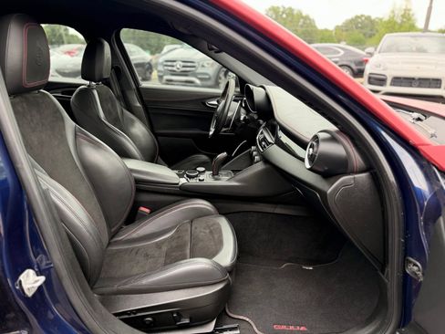 Used 2017 Alfa Romeo Giulia Quadrifoglio RWD image 41