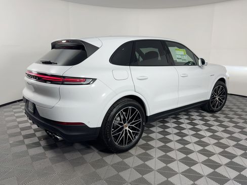 Certified 2026 Porsche Cayenne Coupe AWD/4WD image 9