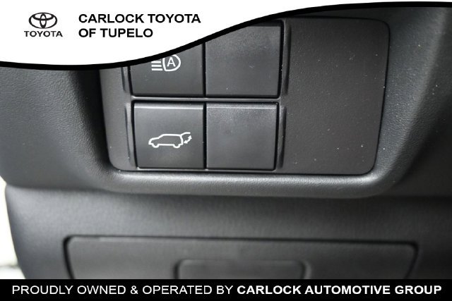 Used 2023 Toyota Highlander LE AWD/4WD image 25