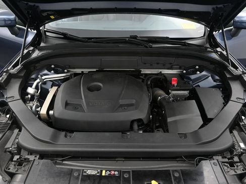 Used 2021 Volvo XC60 T5 Momentum w/ Protection Package Premier FWD image 11