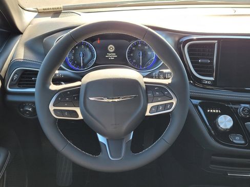 New 2026 Chrysler Pacifica Select image 10