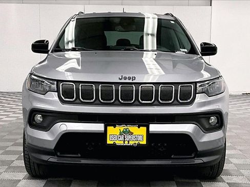 Used 2022 Jeep Compass Latitude image 3