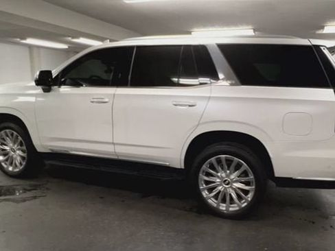 Used 2023 Cadillac Escalade Premium Luxury AWD/4WD image 6