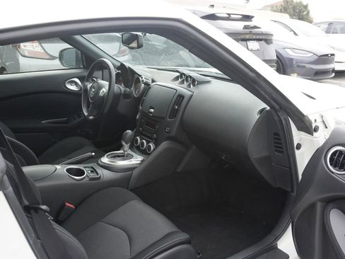Used 2020 Nissan 370Z Coupe RWD image 23