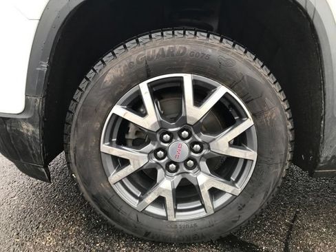 Certified 2023 GMC Acadia SLT AWD/4WD image 20