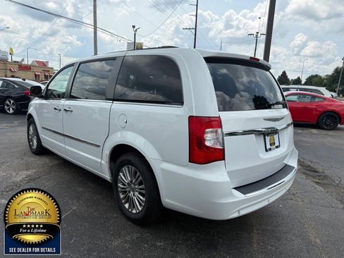 Used 2015 Chrysler Town & Country Touring-L w/ Driver Convenience Group FWD image 7