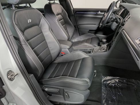 Used 2019 Volkswagen Golf R 4-Door image 21