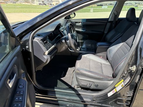 Used 2017 Toyota Camry SE image 10