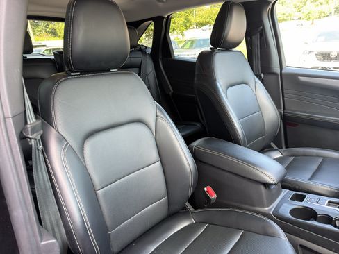 Used 2025 Ford Escape Platinum AWD/4WD image 27