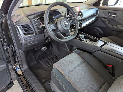 Used 2023 Nissan Rogue SV image 11