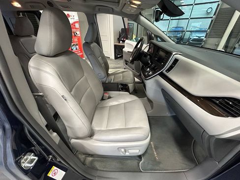 Used 2019 Toyota Sienna XLE w/ XLE Navigation Package FWD image 46